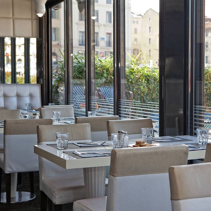 Brasserie Om Café - Restaurant Vieux Port Marseille