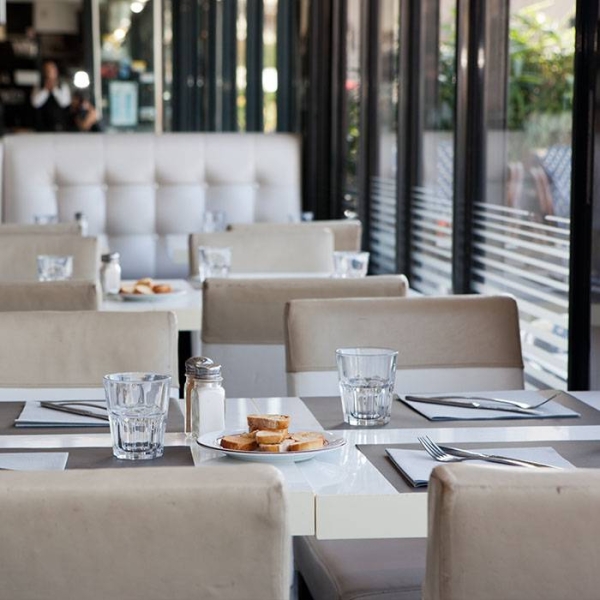 Brasserie Om Café - Restaurant Vieux Port Marseille - restaurant a faire Marseille