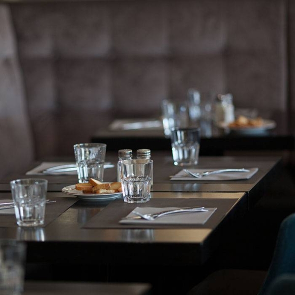 Brasserie Om Café - Restaurant Vieux Port Marseille - restaurant a faire Marseille